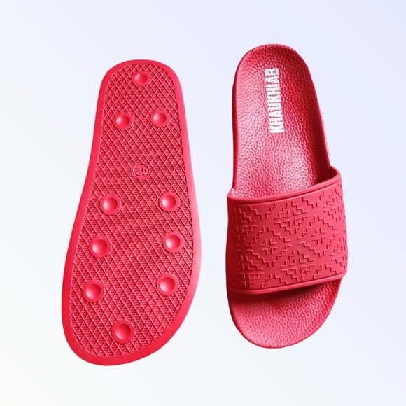 Hmong Red Diamond Slides - Picture 3 of 4